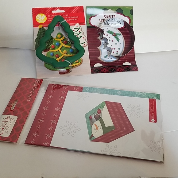 Other - NWT 2 Cookie Cutters & Cookie /Cupcake Box